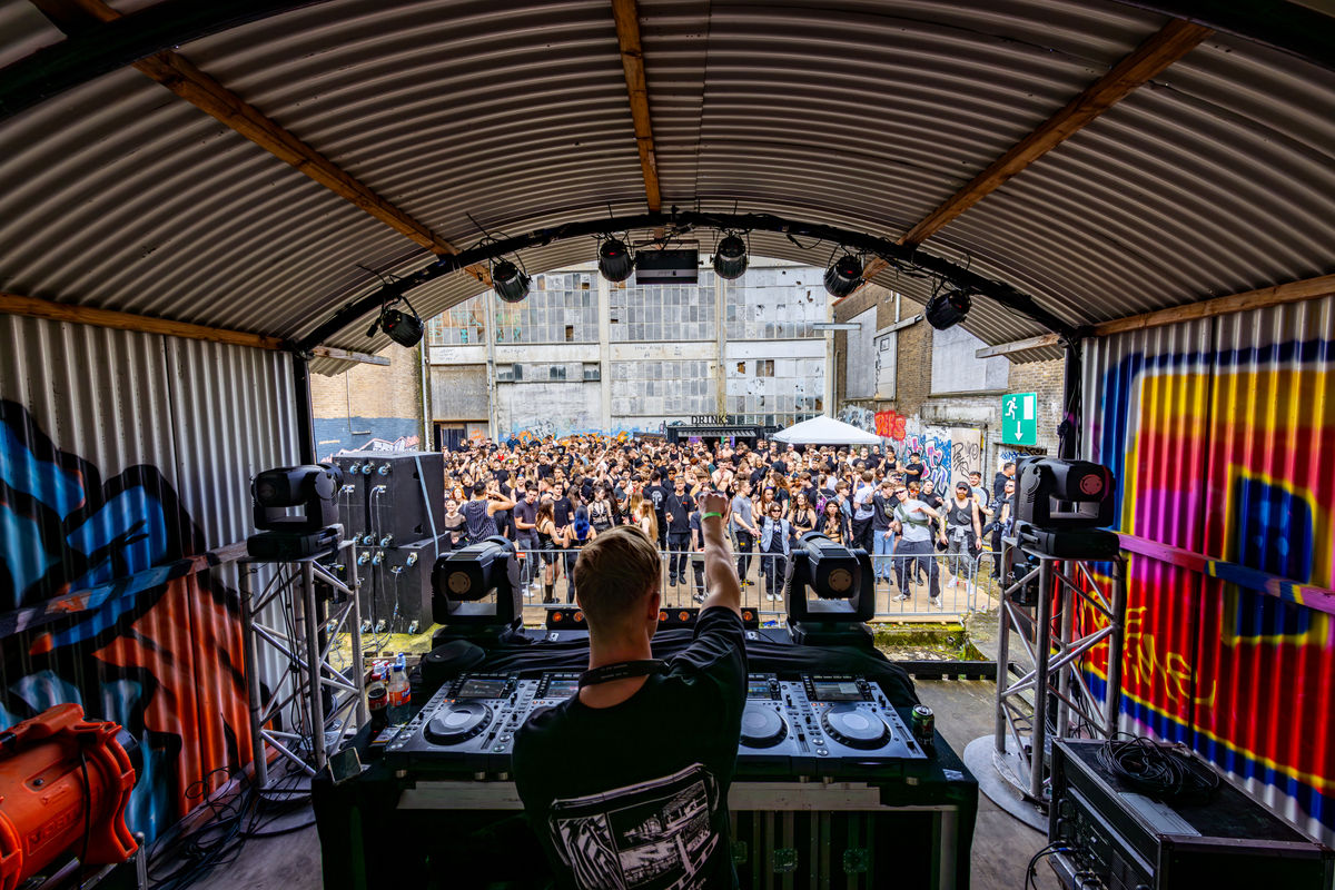 Loading... just a sec